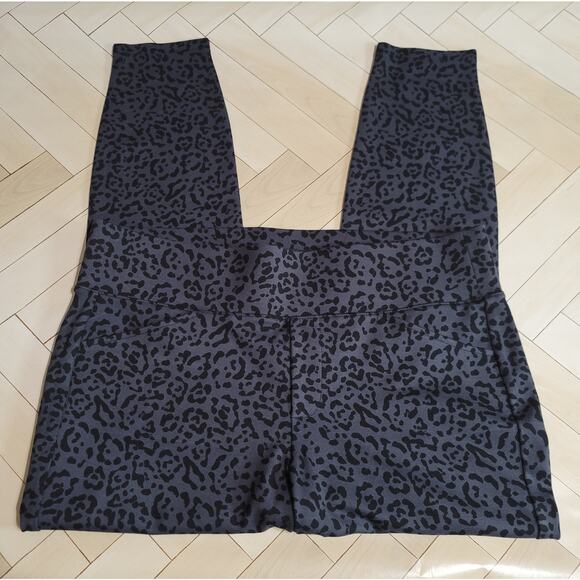 Torrid Pixie Animal Print Grey Black Leggings Size 1T - Picture 3 of 8